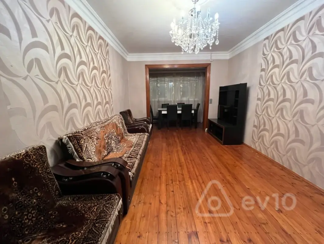 Kirayə verilir 2 otaqlı köhnə tikili 60 m²