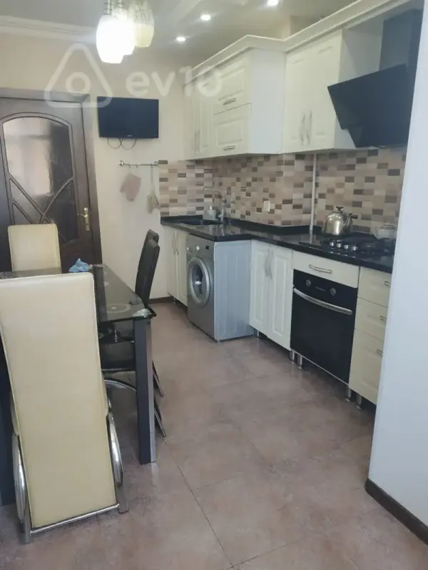 Kirayə verilir 2 otaqlı köhnə tikili 60 m²