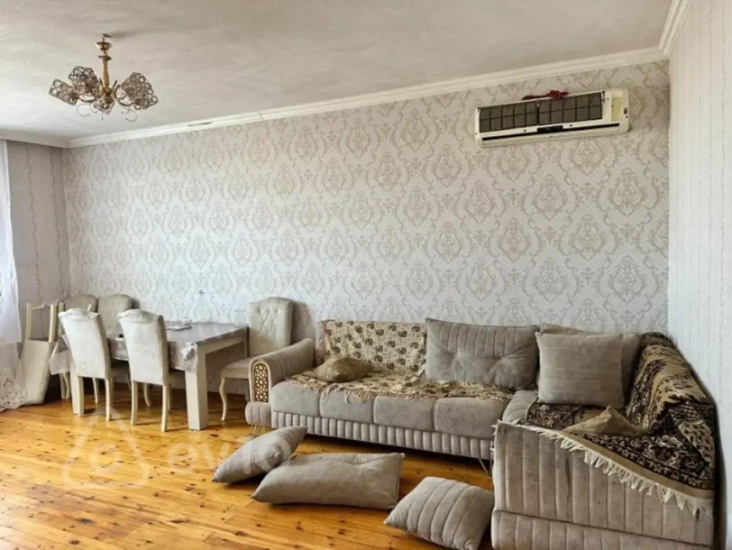 Satılır 8 otaqlı həyət evi 220 m²