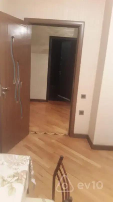 Kirayə verilir 2 otaqlı yeni tikili 80 m²