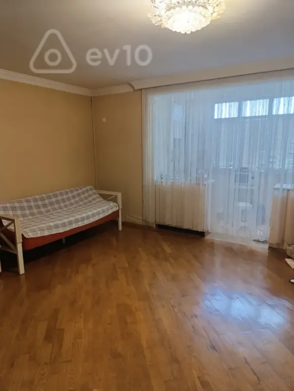 Kirayə verilir 2 otaqlı köhnə tikili 50 m²