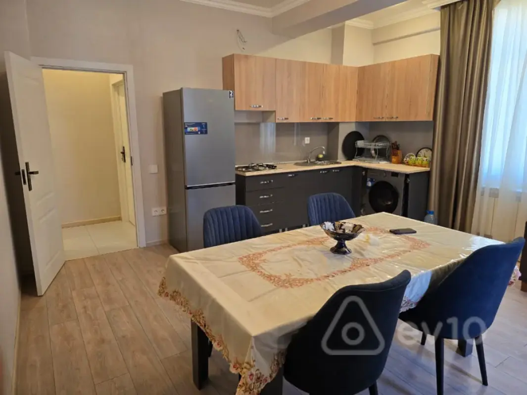Kirayə verilir 3 otaqlı yeni tikili 120 m²