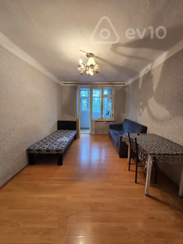 Kirayə verilir 2 otaqlı köhnə tikili 55 m²
