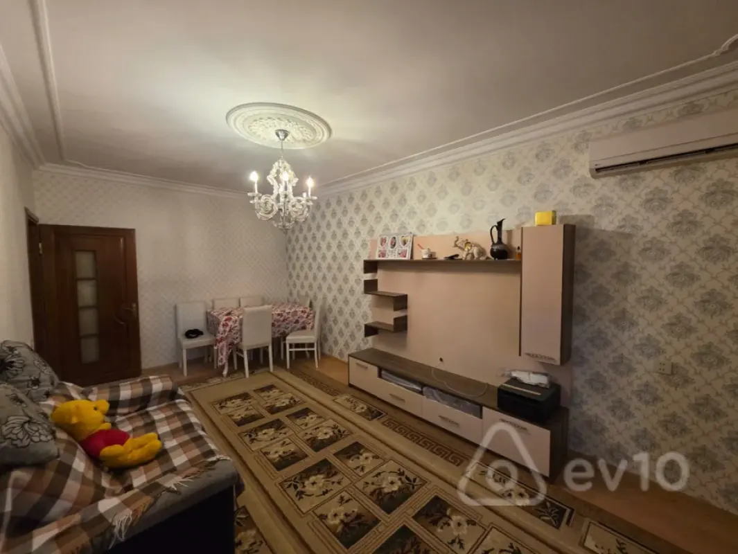 Kirayə verilir 3 otaqlı köhnə tikili 90 m²