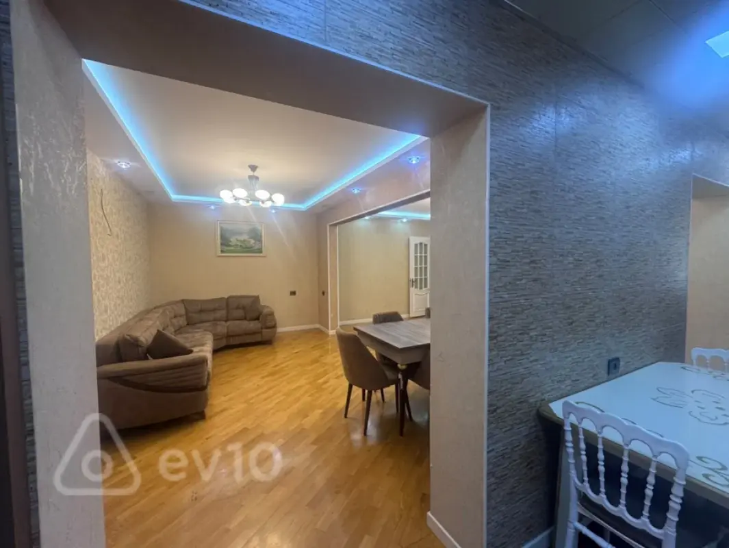 Kirayə verilir 5 otaqlı köhnə tikili 120 m²