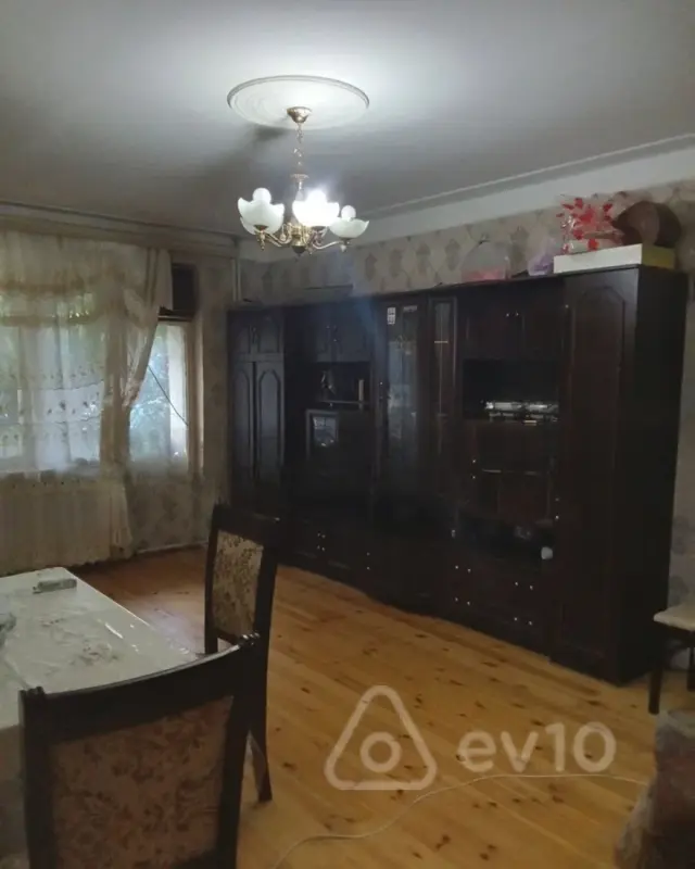 Kirayə verilir 3 otaqlı köhnə tikili 85 m²