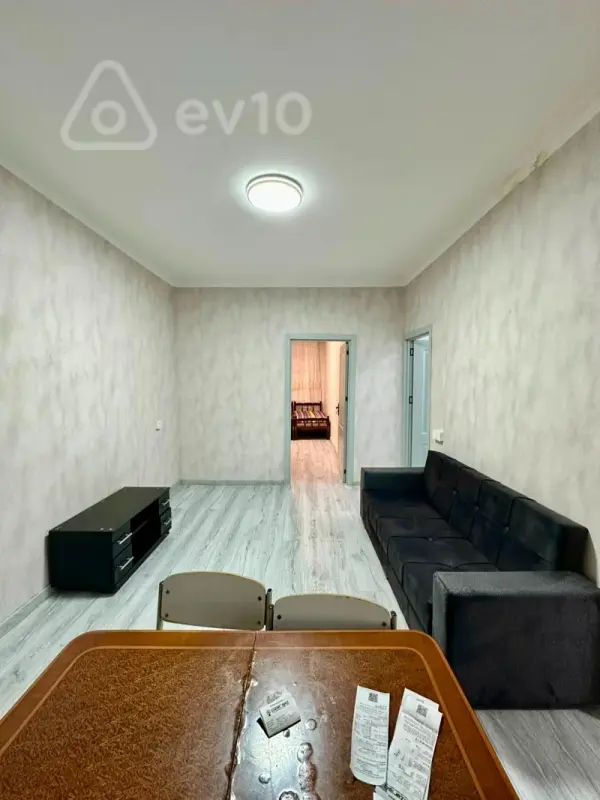 Kirayə verilir 2 otaqlı köhnə tikili 66 m²