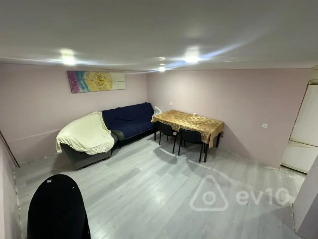 Kirayə verilir 3 otaqlı köhnə tikili 77 m²