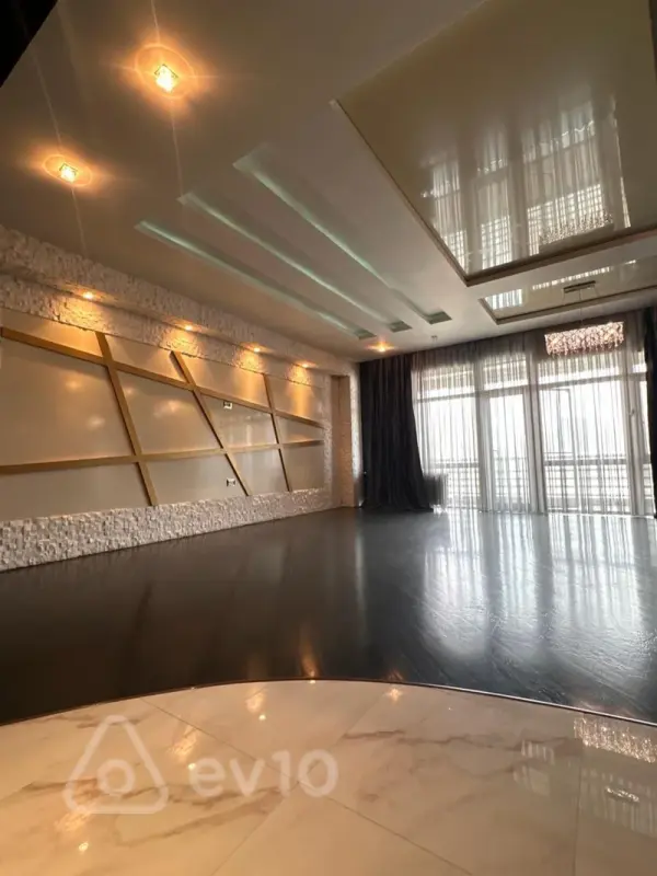 Satılır 4 otaqlı yeni tikili 200 m²