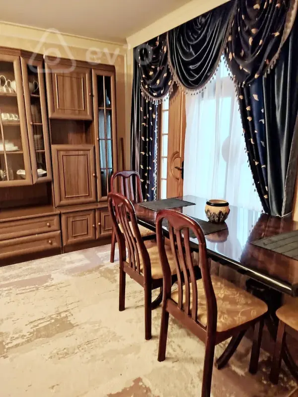 Kirayə verilir 2 otaqlı köhnə tikili 63 m²