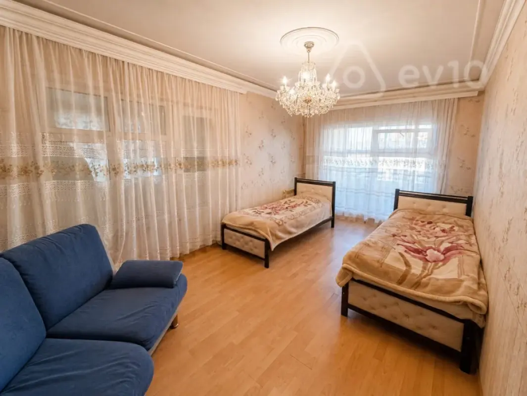 Satılır 2 otaqlı köhnə tikili 60 m²
