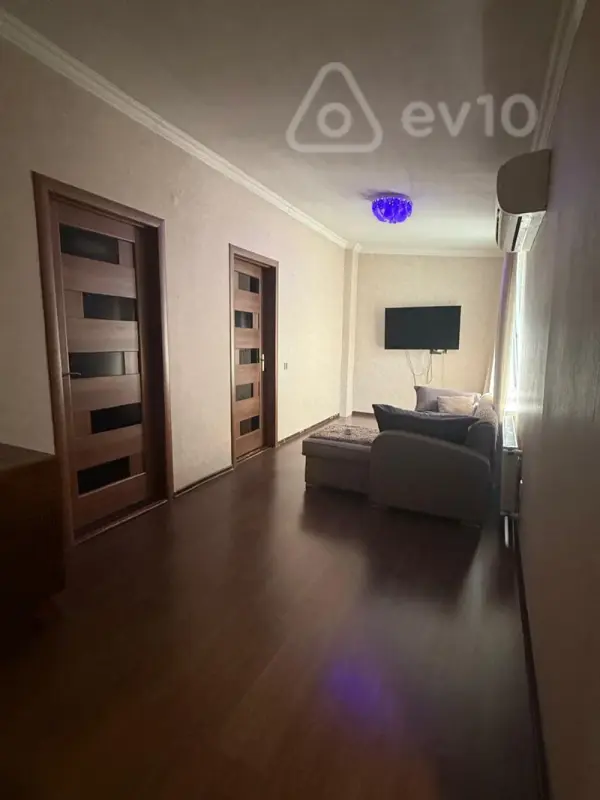 Kirayə verilir 4 otaqlı köhnə tikili 120 m²