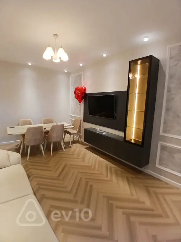 Kirayə verilir 2 otaqlı yeni tikili 96 m²