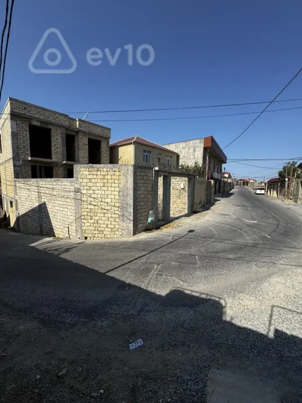 Satılır 5 otaqlı həyət evi 270 m²