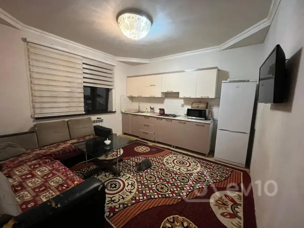 Satılır 5 otaqlı həyət evi 280 m²