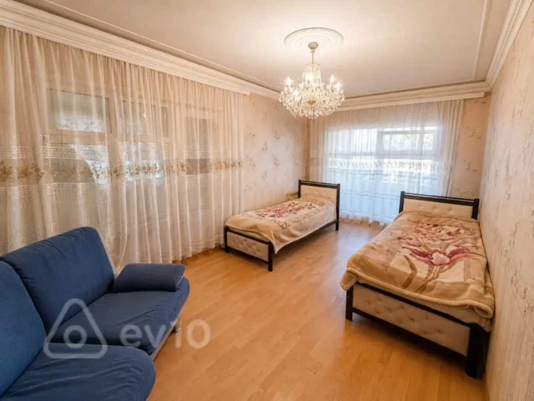 Satılır 2 otaqlı köhnə tikili 60 m²