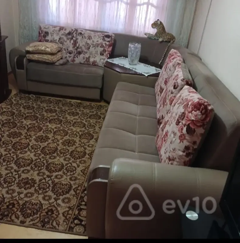 Kirayə verilir 2 otaqlı köhnə tikili 55 m²