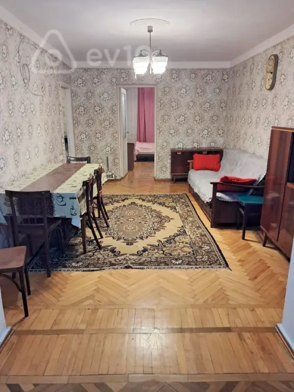 Kirayə verilir 3 otaqlı köhnə tikili 70 m²