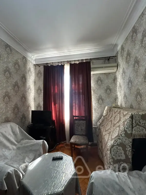 Kirayə verilir 2 otaqlı köhnə tikili 60 m²