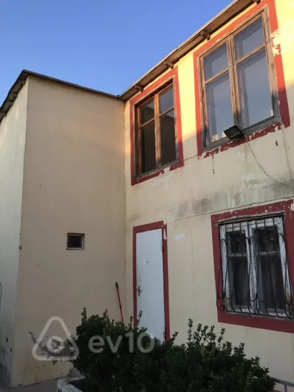 Satılır 6 otaqlı həyət evi 170 m²