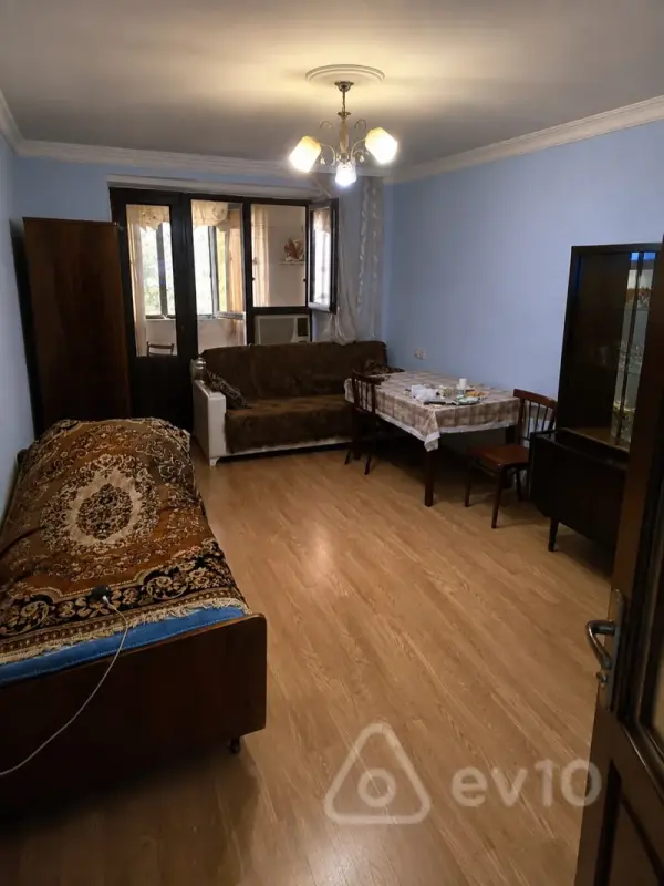 Satılır 1 otaqlı köhnə tikili 30 m²