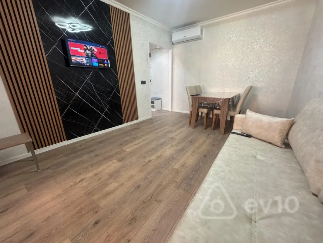 Kirayə verilir 2 otaqlı köhnə tikili 50 m²