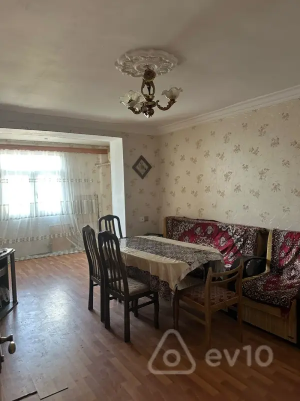 Kirayə verilir 2 otaqlı köhnə tikili 70 m²