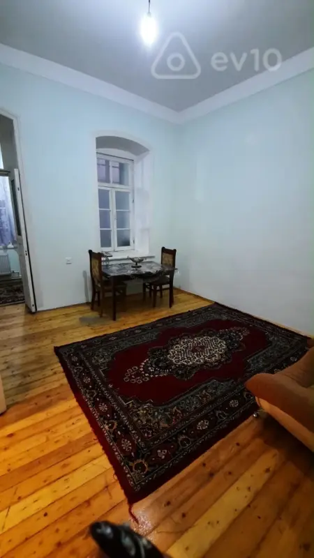Kirayə verilir 2 otaqlı köhnə tikili 45 m²