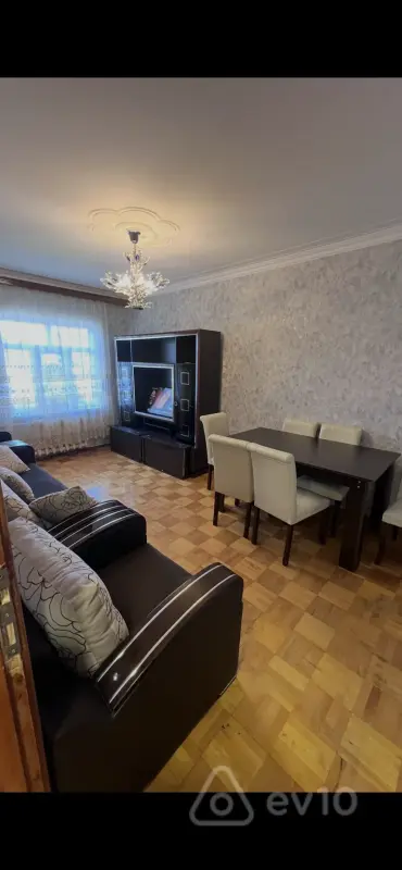 Kirayə verilir 2 otaqlı köhnə tikili 65 m²