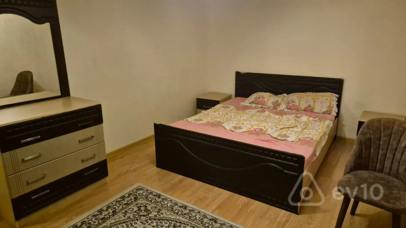 Kirayə verilir 2 otaqlı köhnə tikili 54 m²