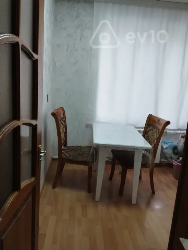 Kirayə verilir 2 otaqlı köhnə tikili 60 m²