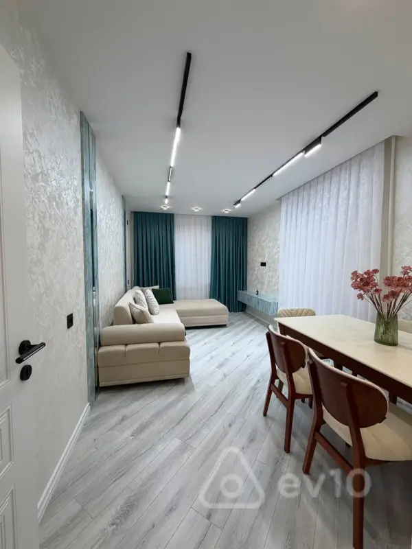 Kirayə verilir 2 otaqlı köhnə tikili 60 m²