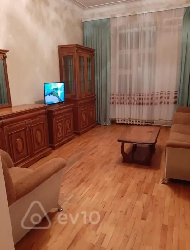 Kirayə verilir 2 otaqlı köhnə tikili 66 m²