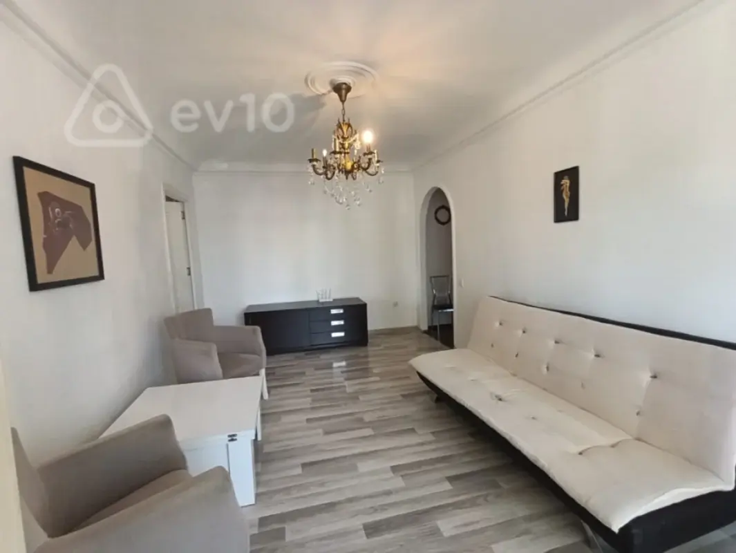Satılır 2 otaqlı köhnə tikili 42 m²