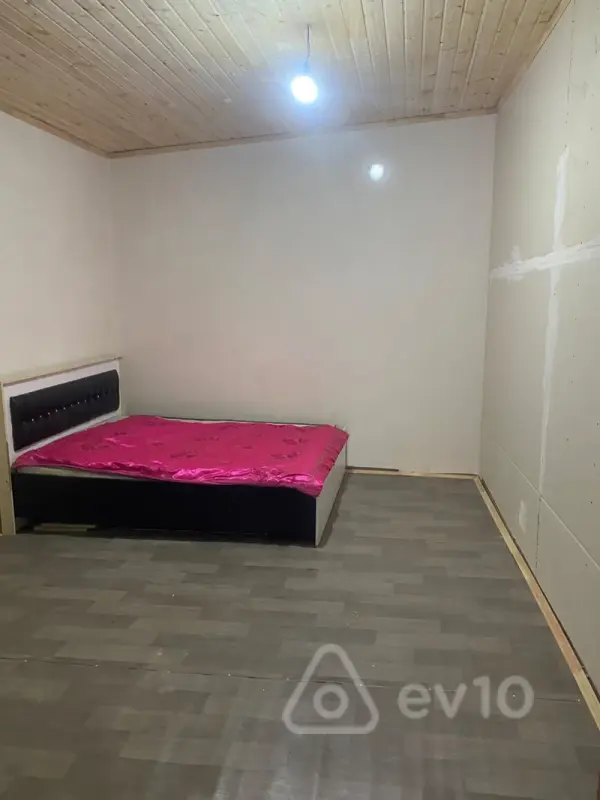 Kirayə verilir 3 otaqlı köhnə tikili 90 m²