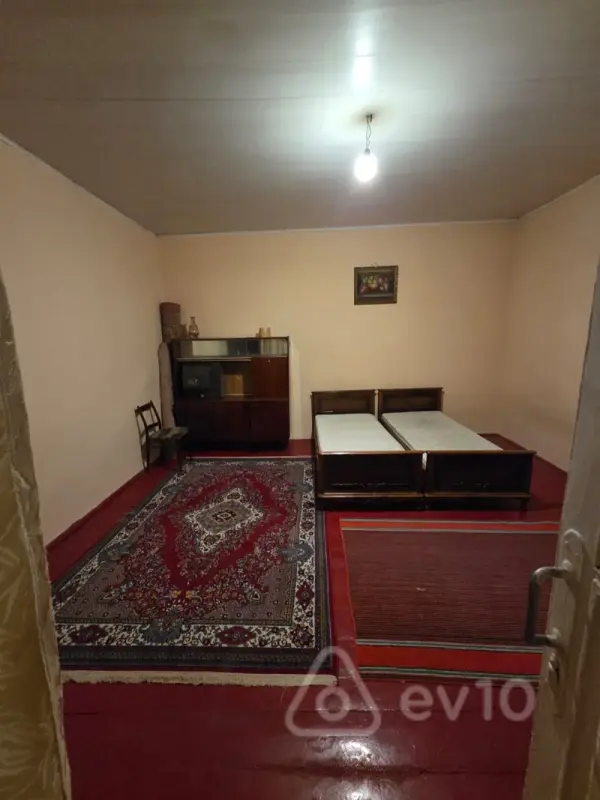 Kirayə verilir 2 otaqlı köhnə tikili 60 m²