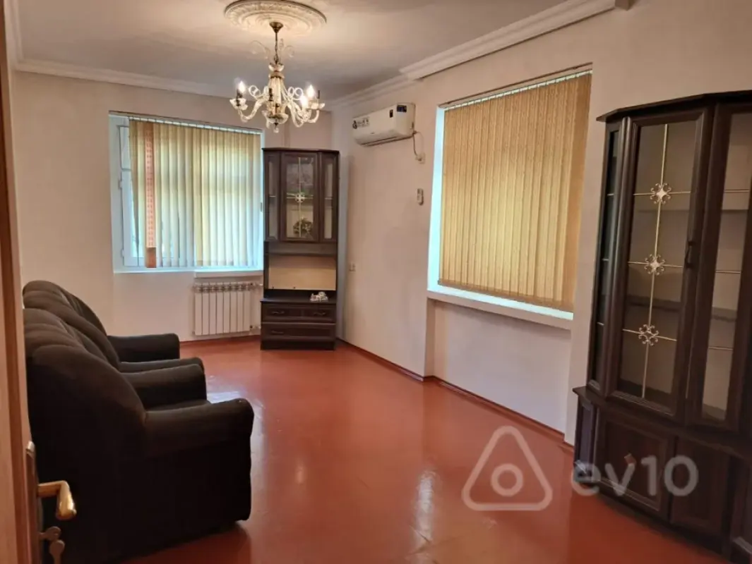 Kirayə verilir 2 otaqlı köhnə tikili 55 m²