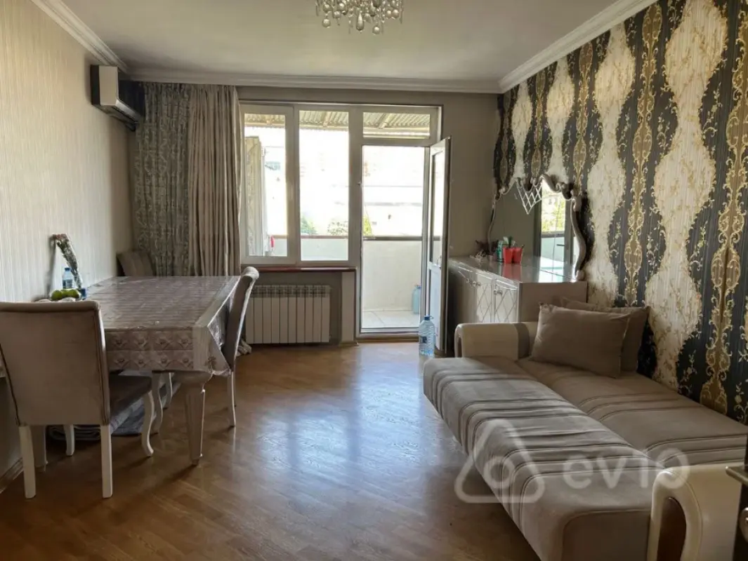Kirayə verilir 3 otaqlı köhnə tikili 110 m²