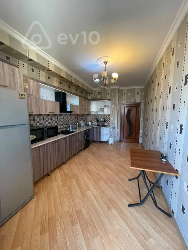 Kirayə verilir 3 otaqlı yeni tikili 120 m²