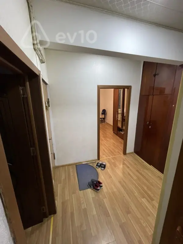 Satılır 2 otaqlı köhnə tikili 65 m²