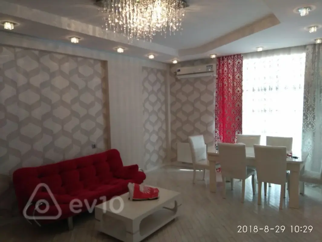 Kirayə verilir 2 otaqlı köhnə tikili 60 m²