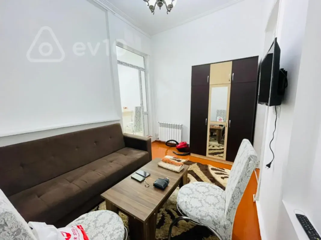 Kirayə verilir 2 otaqlı köhnə tikili 50 m²