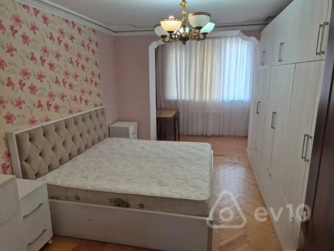 Kirayə verilir 3 otaqlı köhnə tikili 90 m²