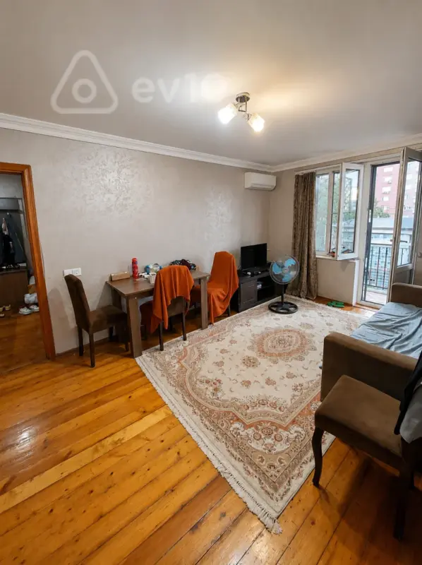 Satılır 2 otaqlı köhnə tikili 55 m²