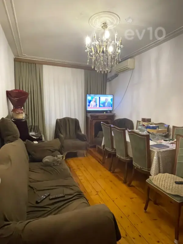 Satılır 2 otaqlı köhnə tikili 75 m²