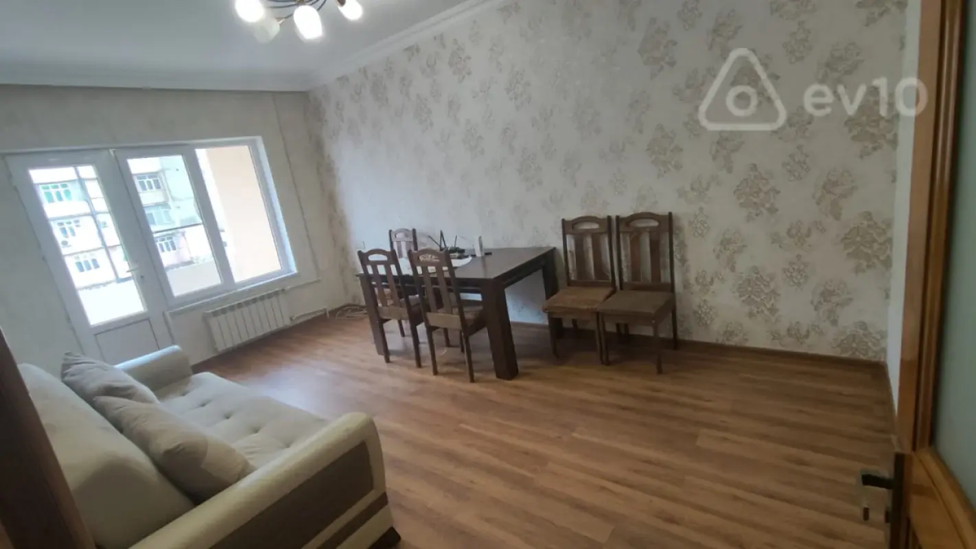 Satılır 2 otaqlı köhnə tikili 55 m²