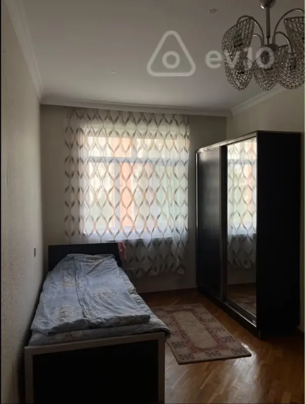 Kirayə verilir 3 otaqlı köhnə tikili 120 m²
