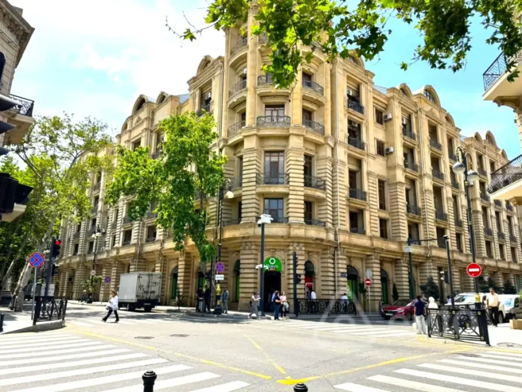 Satılır 3 otaqlı köhnə tikili 134 m²