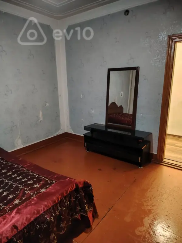 Kirayə verilir 2 otaqlı köhnə tikili 60 m²
