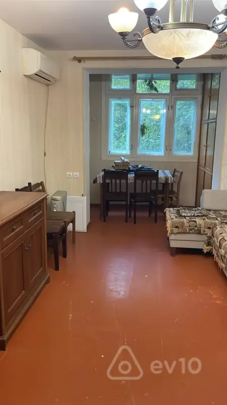 Kirayə verilir 2 otaqlı köhnə tikili 45 m²